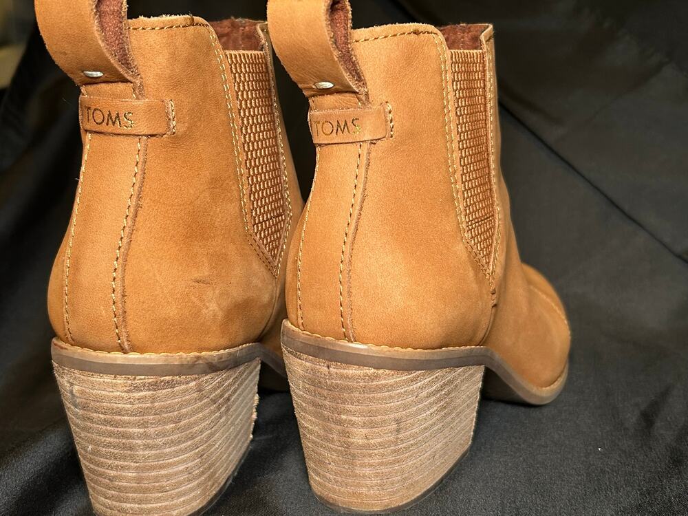 TOMS Everly 10016830 Tan Oiled Nubuck Chelsea Ankle Boots Heels Womens Size 6